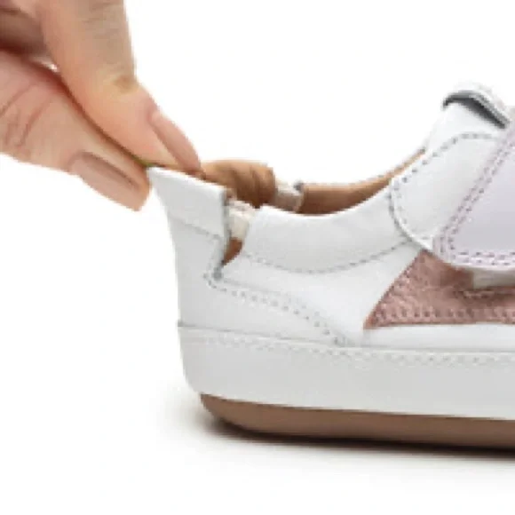 NWT Tip Toey Joey Girl's Landy Sneakers
White / Pink Dream / Rose Gold EU 23 - Picture 3 of 7